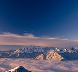 冰川脚下，我找到了比温泉更暖的东西